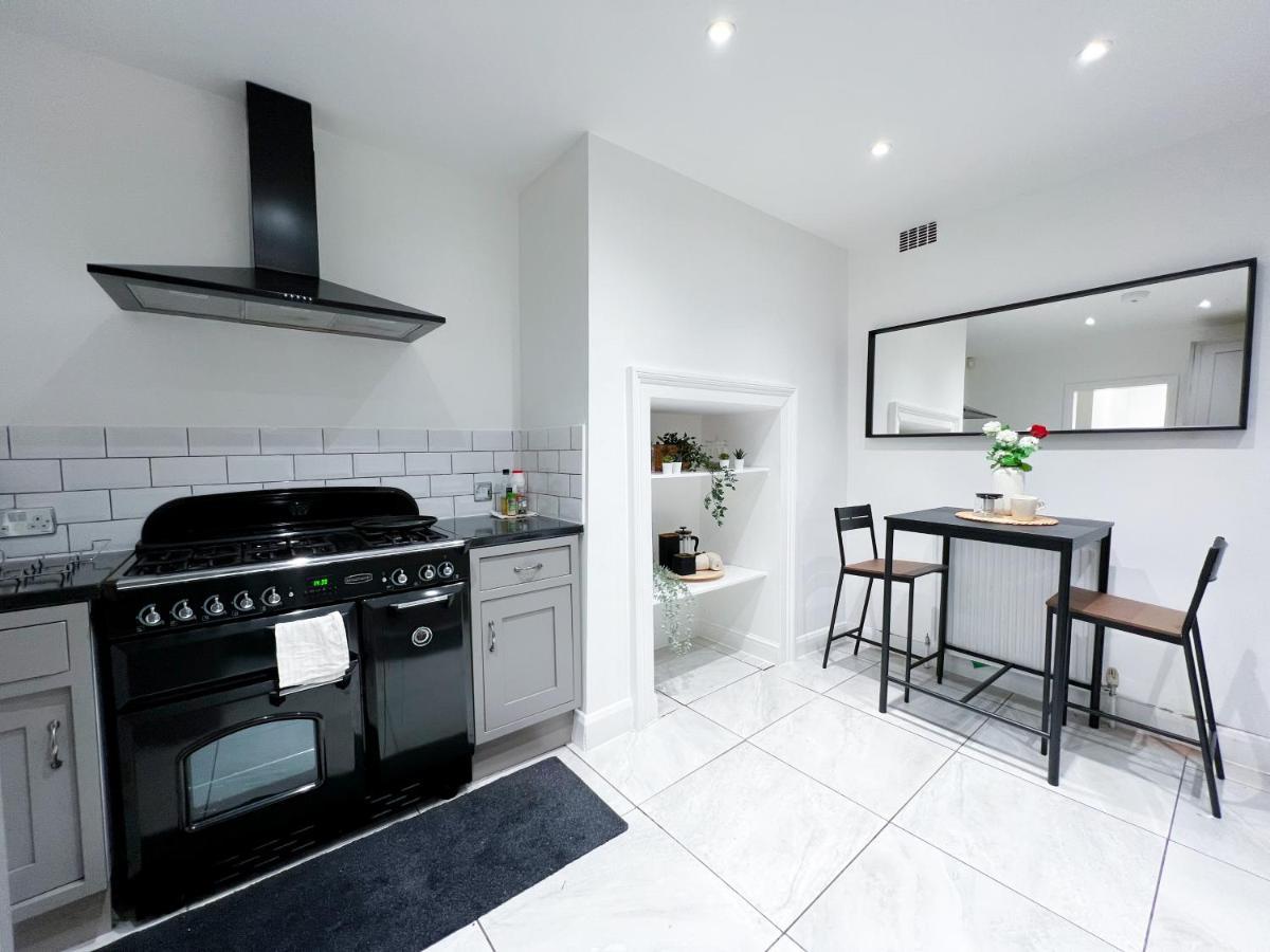 Stylish 3 Bed Flat With Garden Apartman London Kültér fotó
