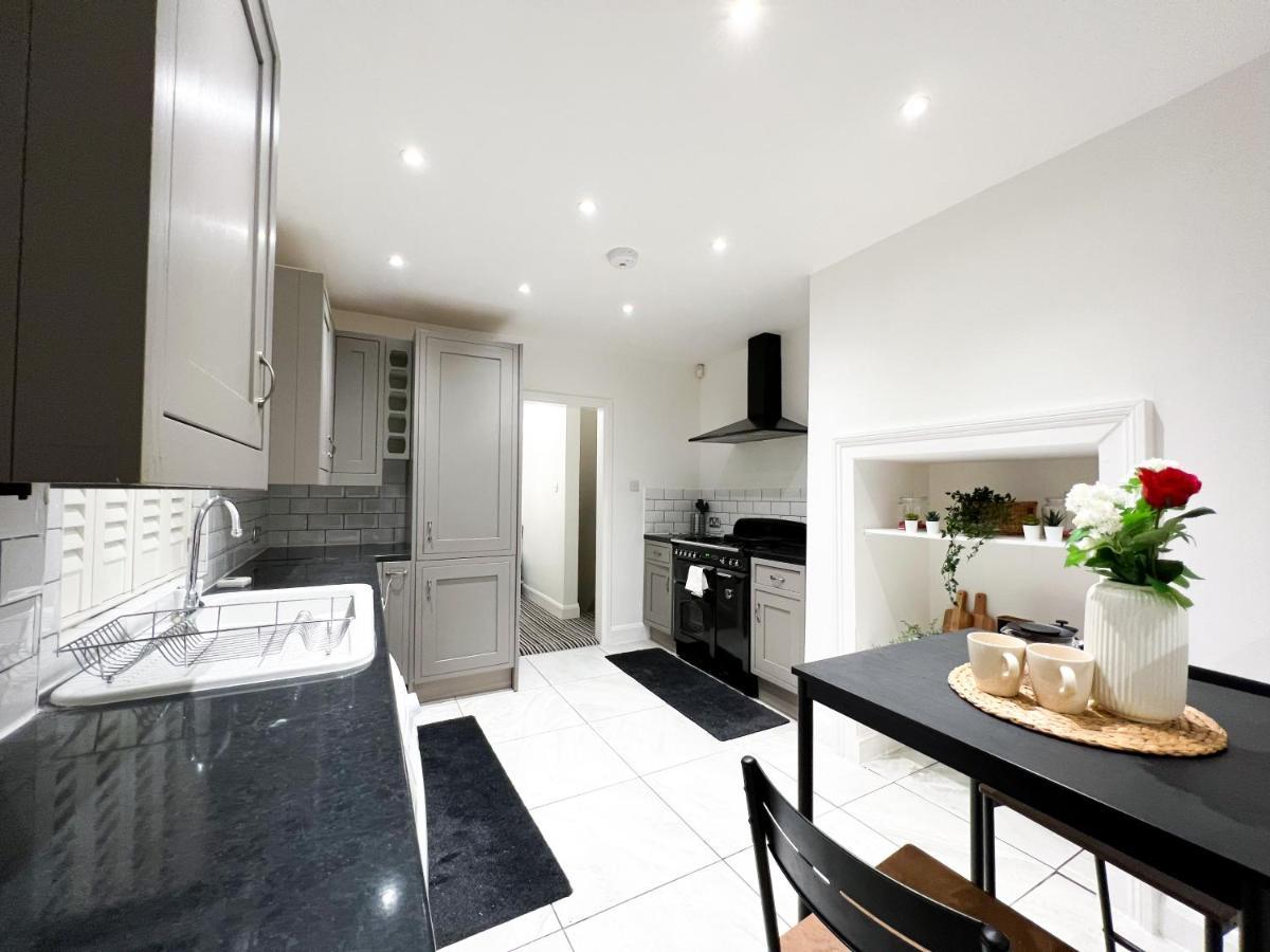 Stylish 3 Bed Flat With Garden Apartman London Kültér fotó